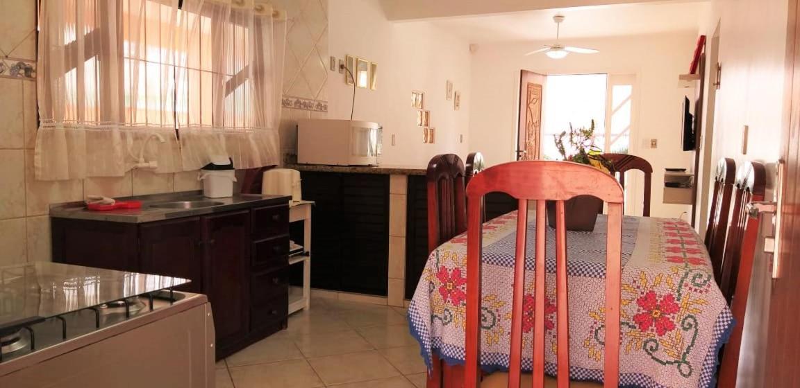 Casa 02 Dorm Na Rua Salmao Villa Bombinhas Kültér fotó