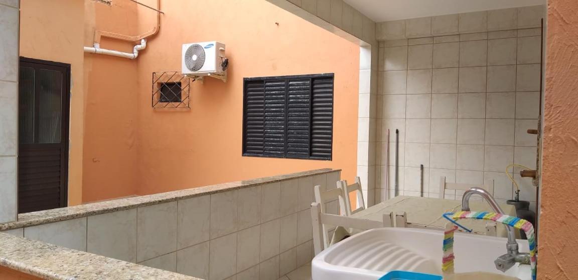 Casa 02 Dorm Na Rua Salmao Villa Bombinhas Kültér fotó