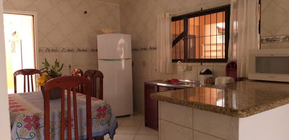 Casa 02 Dorm Na Rua Salmao Villa Bombinhas Kültér fotó