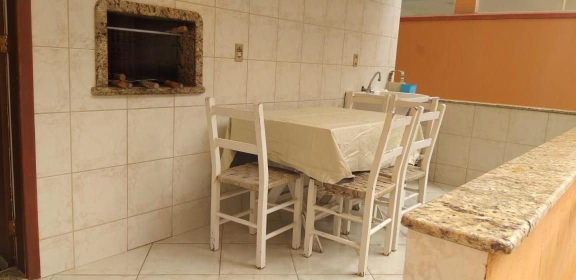 Casa 02 Dorm Na Rua Salmao Villa Bombinhas Kültér fotó
