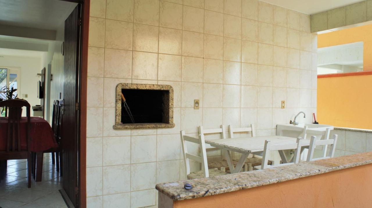 Casa 02 Dorm Na Rua Salmao Villa Bombinhas Kültér fotó